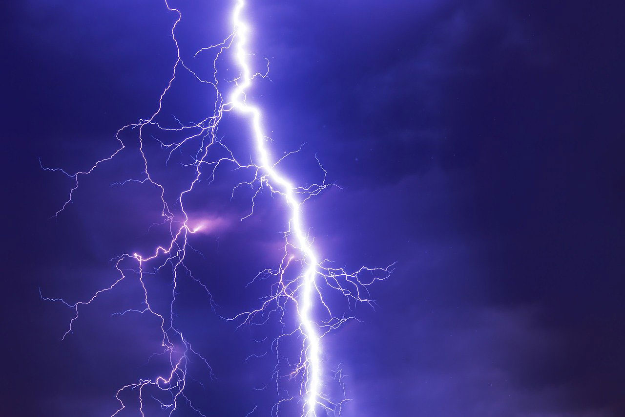Elektrostatik entsteht durch einen Blitz